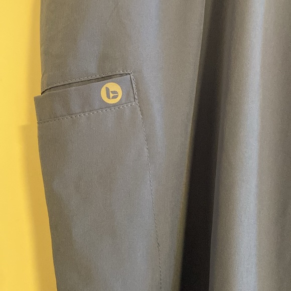 Excellent used condition, barco one womens size medium scrub pants ciel blue - Picture 2 of 6